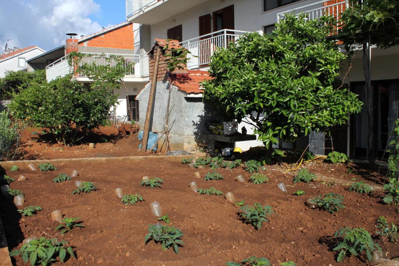 Apartments With A Parking Space Jelsa, Hvar - 8765 Jelsa  Exterior photo