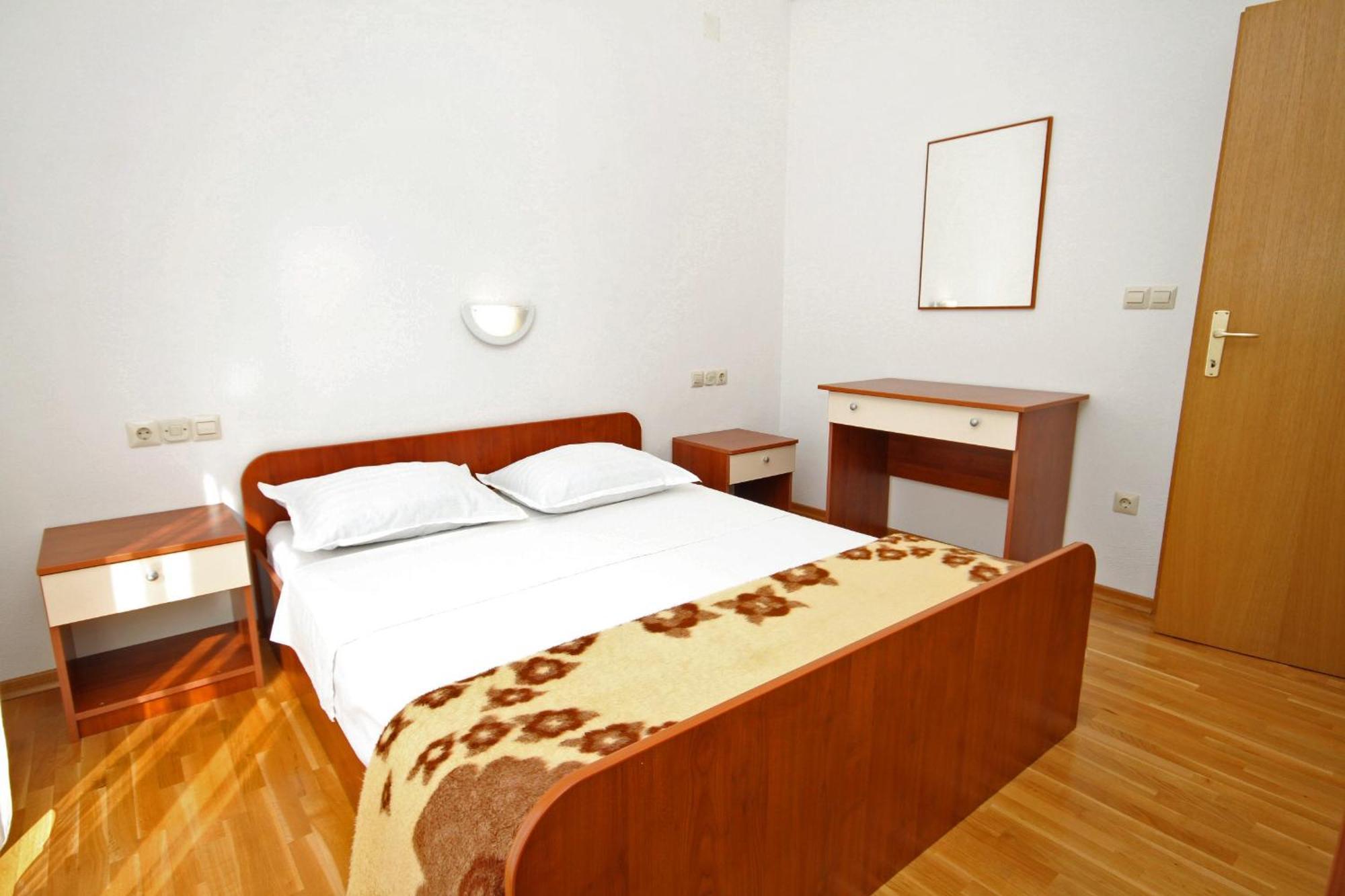 Apartments With A Parking Space Jelsa, Hvar - 8765 Jelsa  Room photo
